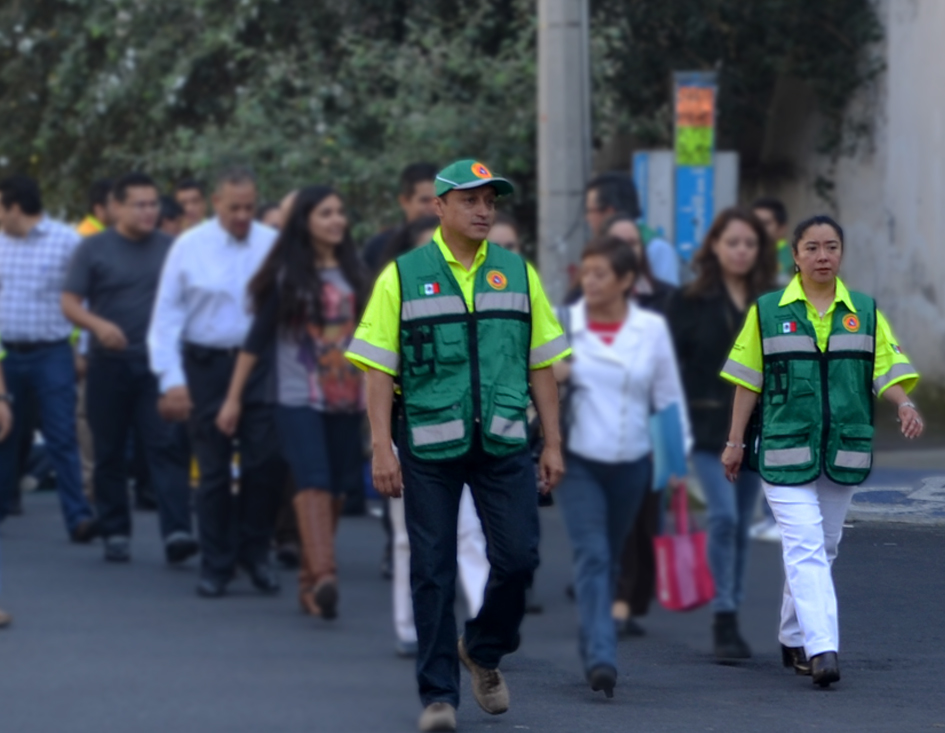 Personal guiados por protección civil